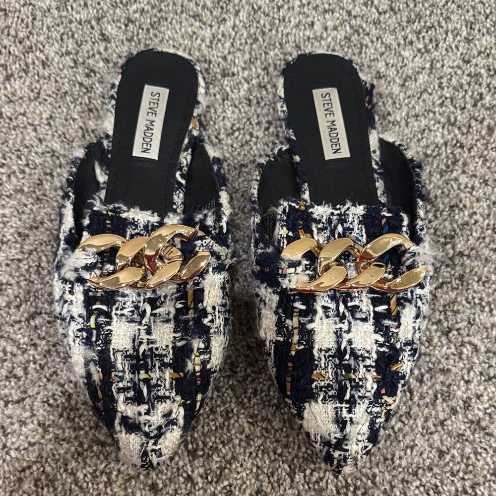 Steve Madden Navy and White Tweed Pointed Mules with Gold Chain Accent - Picture 2 of 5